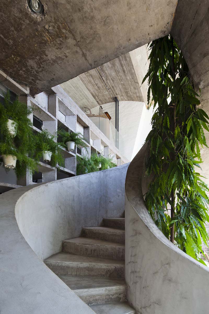 Binh Thanh House / Vo Trong Nghia Architects & Sanuki + Nishizawa ...