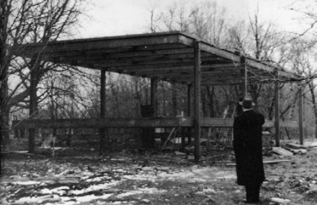 Mies van der rohe on the farnworth construction site, winter 1949-50