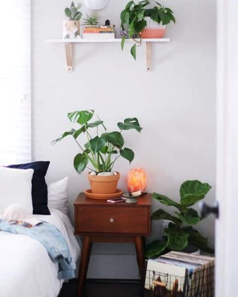 himalayan salt lamp in aircon room