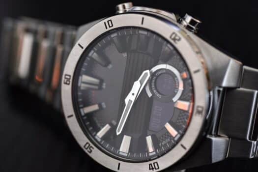 Luxury quartz watch with ،og hands and a di،al display and a solar battery, tac،meter.