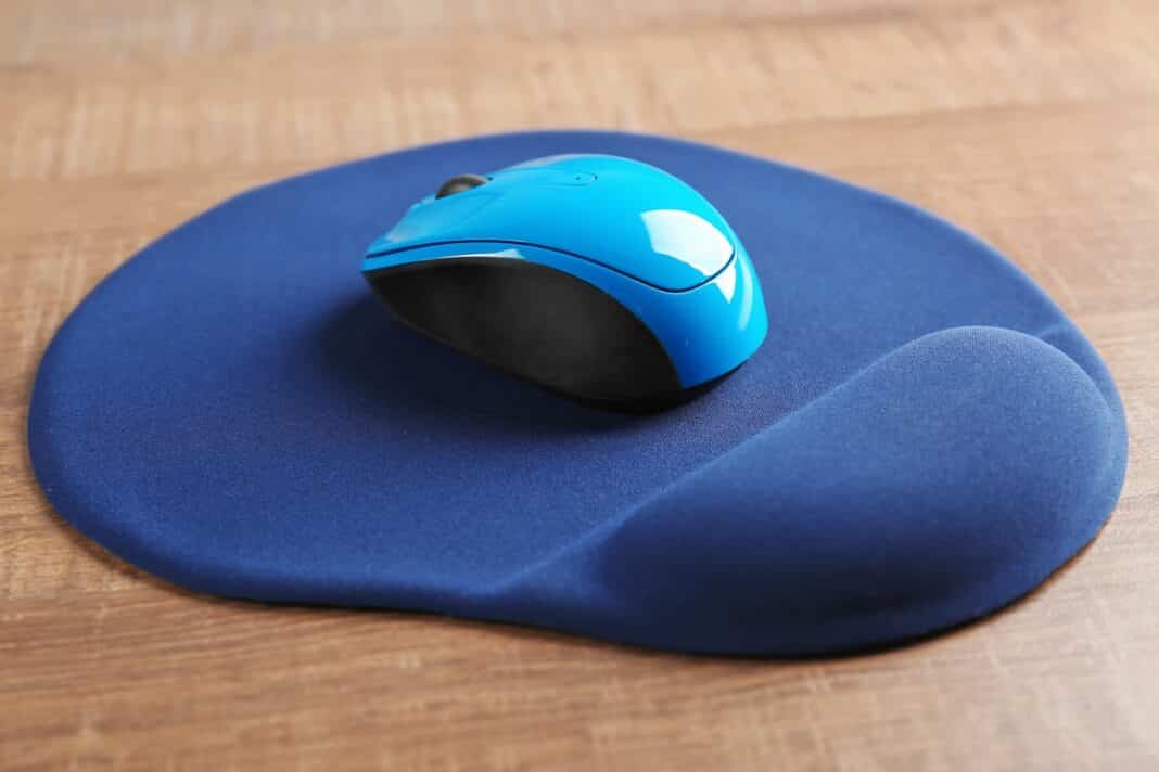 7 Best Ergonomic Mouse Pad Reviews + Guide