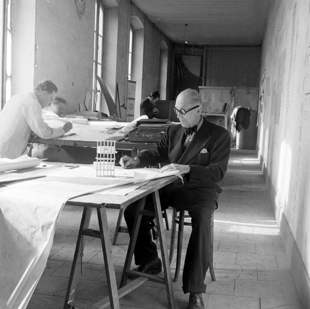 Le corbusier and his collaborators in the workshop on rue de sèvres 35 in paris