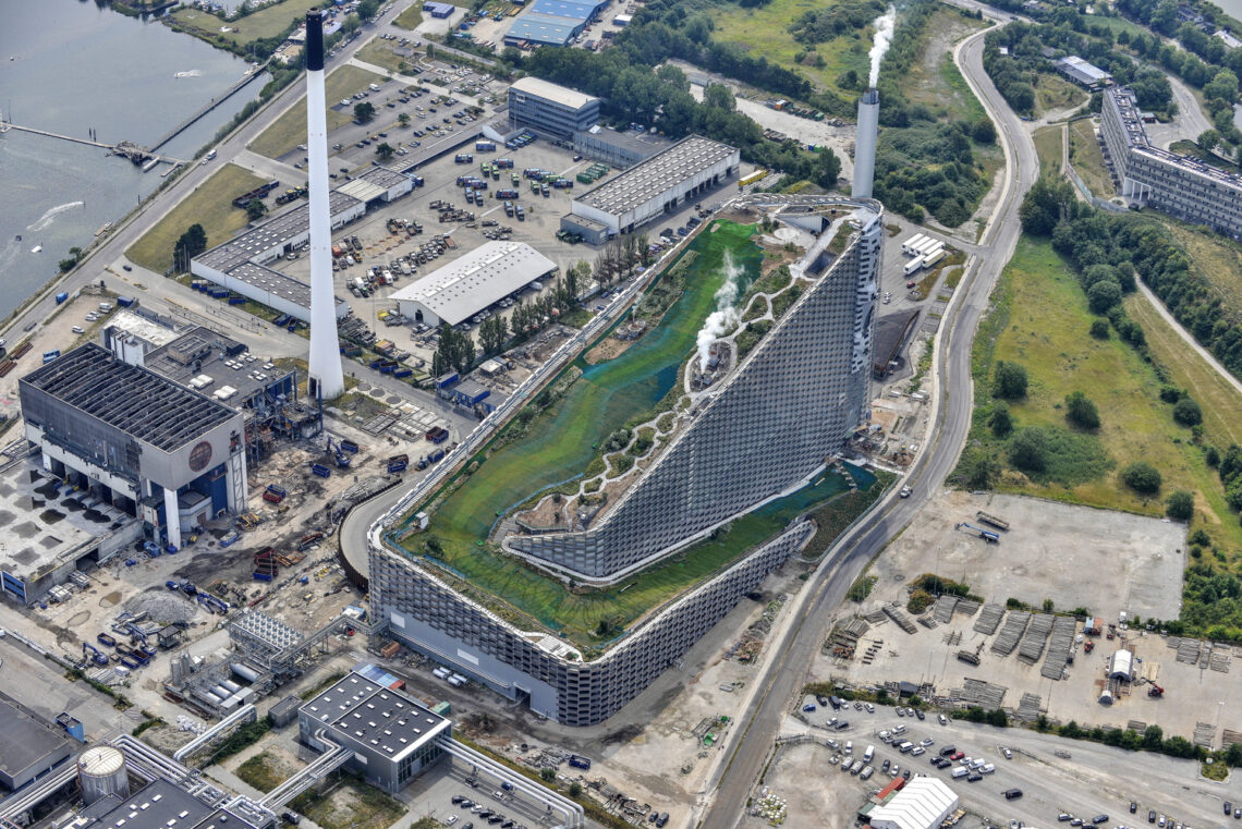 Copenhill energy plant and urban recreation center - big - © dragoer luftfoto