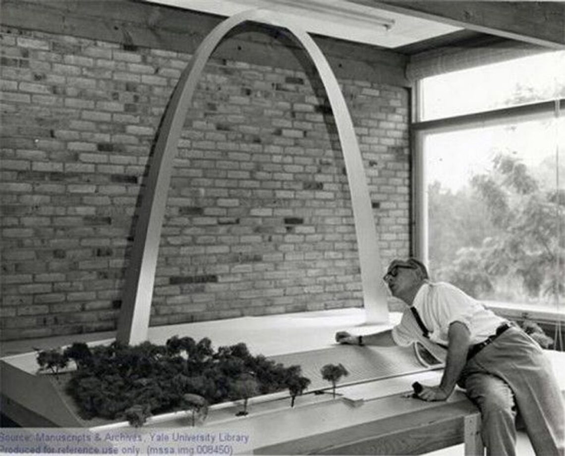 Eero saarinen, checking out his model of the gateway arch - © courtesy yale university archives eero saarinen collection