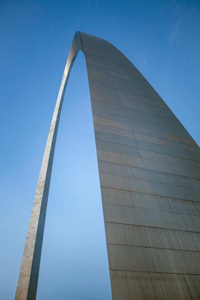 The gateway arch in st. Louis, mo, united states - eero saarinen - © federated art