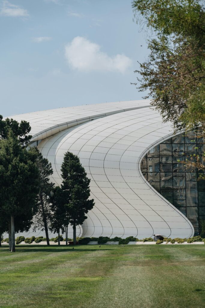 The heydar aliyev center in baku, azerbaijan - zaha hadid - © gül işık