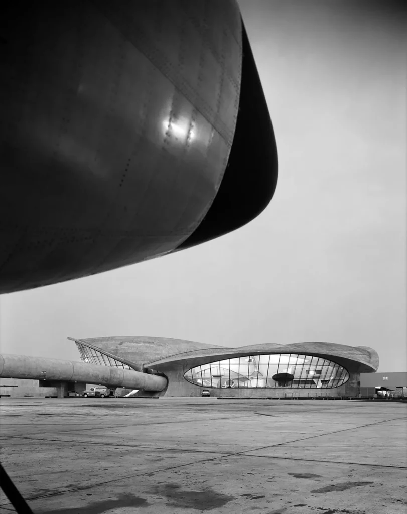 The twa flight center - eero saarinen - © ezra stoller, 1962