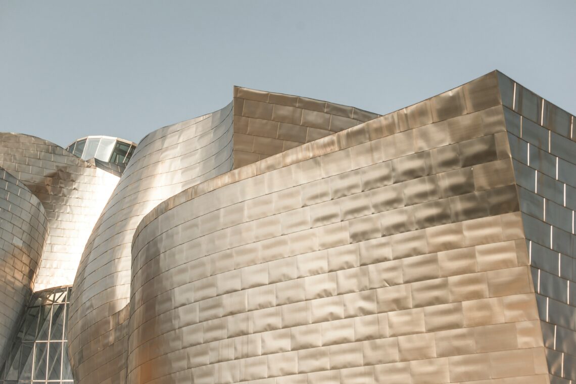 Guggenheim museum bilbao metal facade detail - © carlos torres