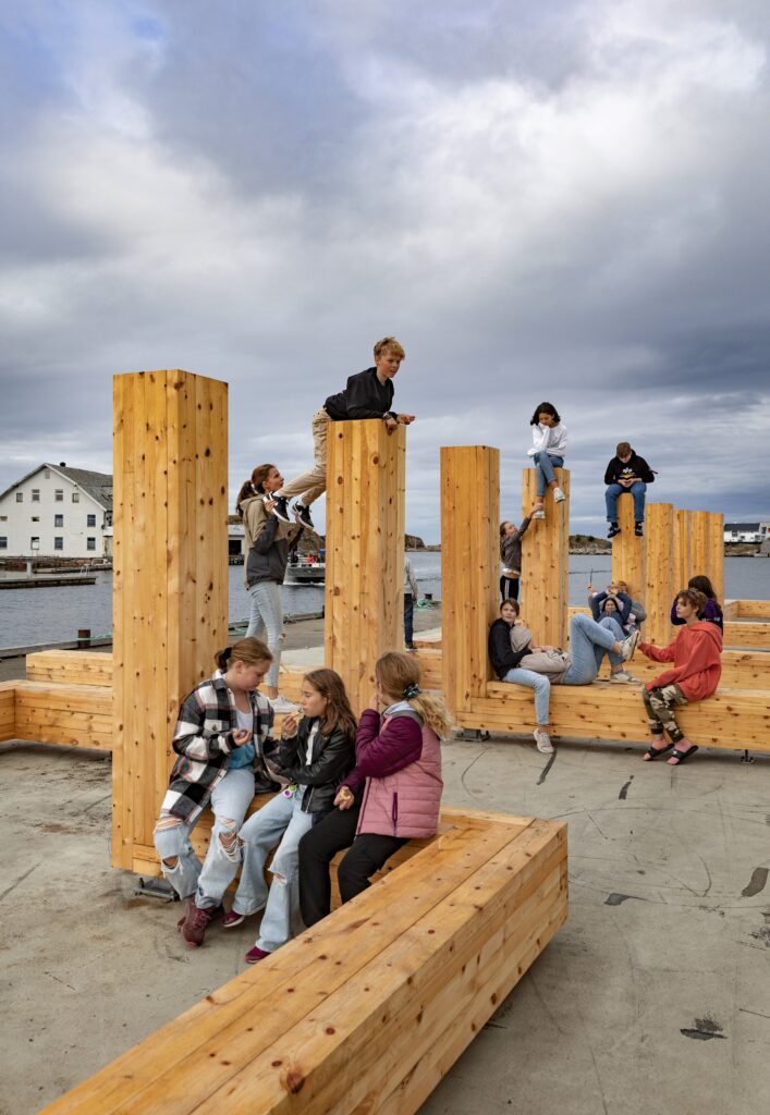 The sisters / fedje nomadic park benches / saunders architecture
