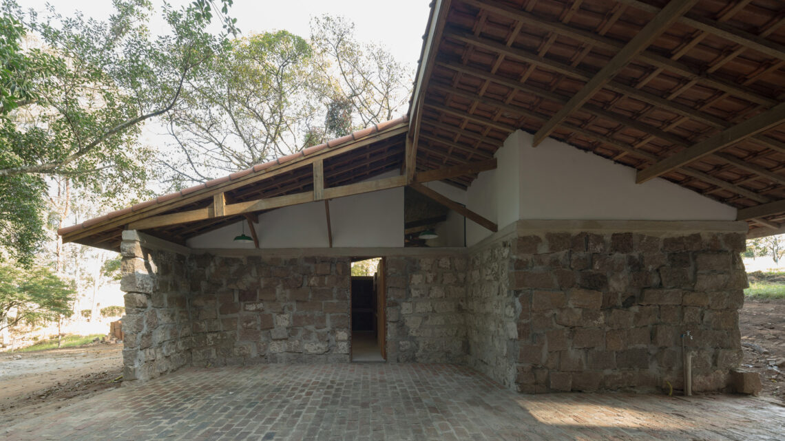 House in ruins / messina | rivas