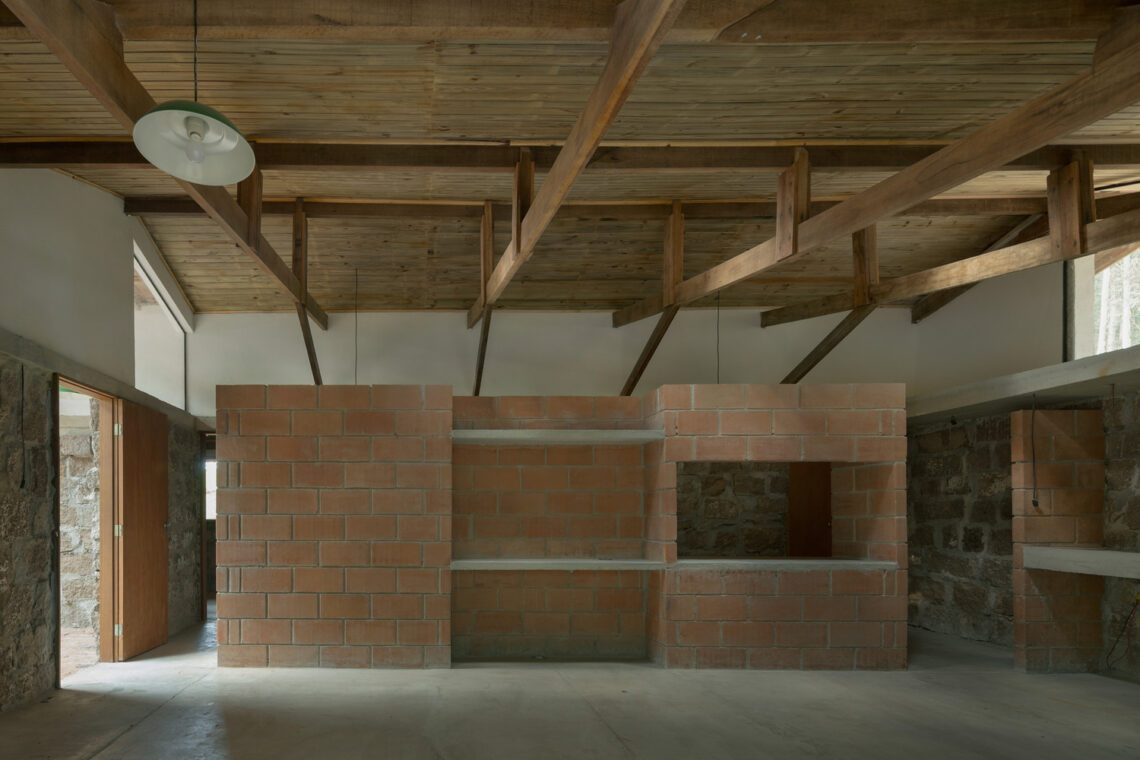 House in ruins / messina | rivas