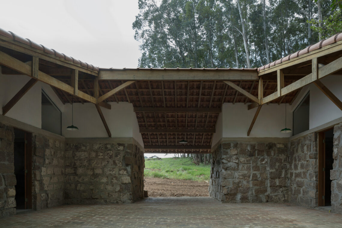 House in ruins / messina | rivas