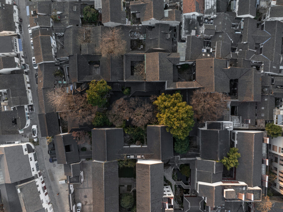 Jiangnan house changyuan in suzhou / atelier deshaus