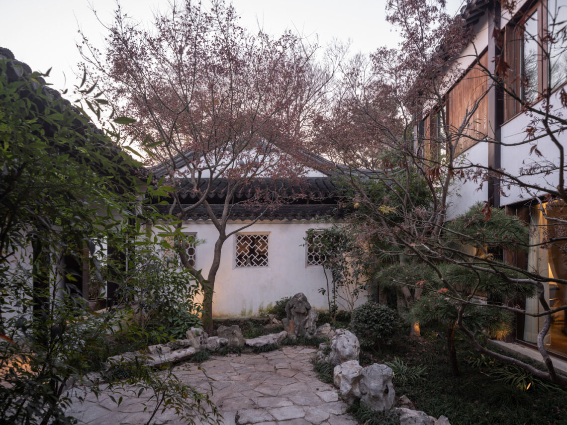 Jiangnan house changyuan in suzhou / atelier deshaus