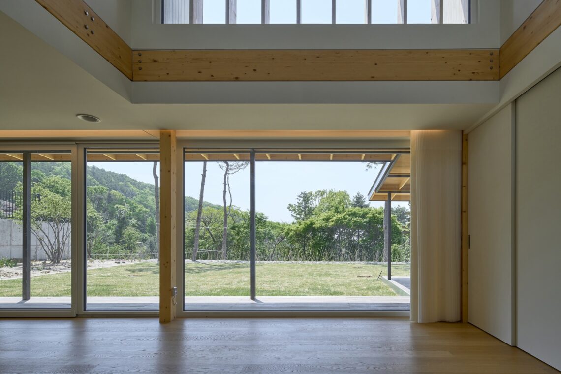 Dong baek wooden house / mlnp architects