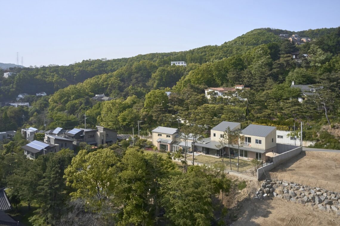 Dong baek wooden house / mlnp architects