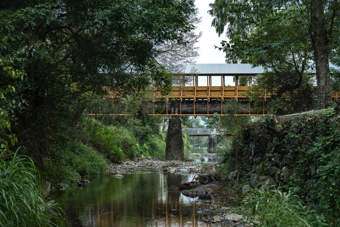 Fw ji·the covered bridge on aqueduct / iara