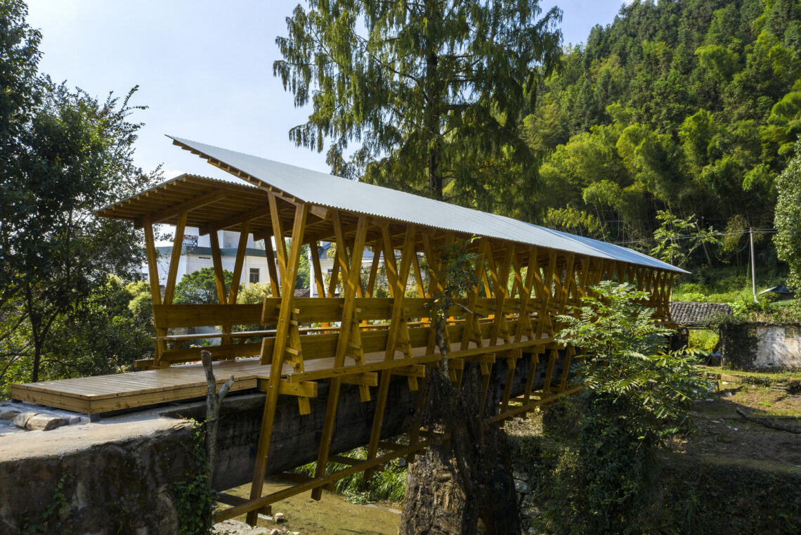 Fw ji·the covered bridge on aqueduct / iara