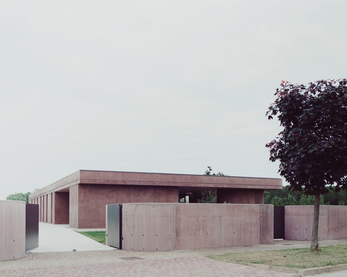 House with a Large Porch / MIDE architetti