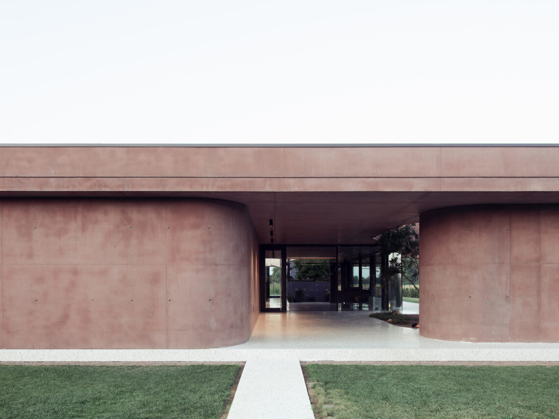 House with a Large Porch / MIDE architetti