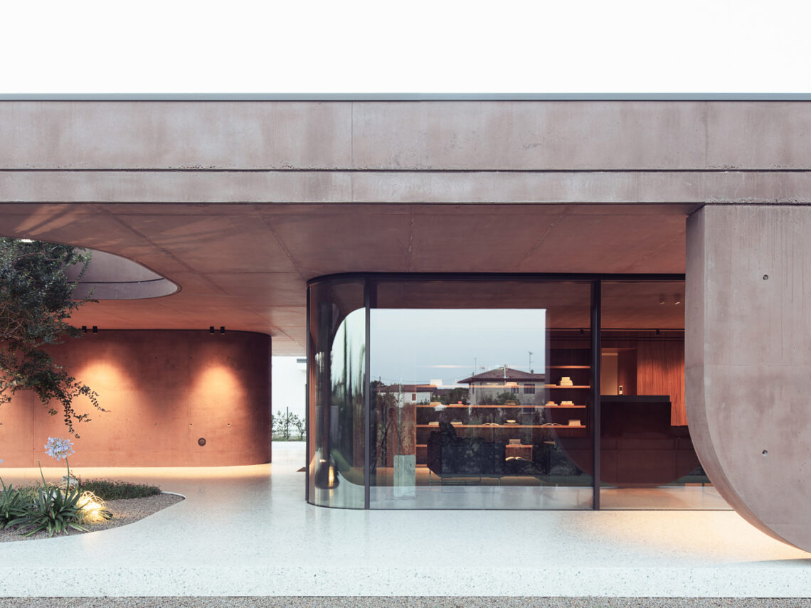 House with a Large Porch / MIDE architetti