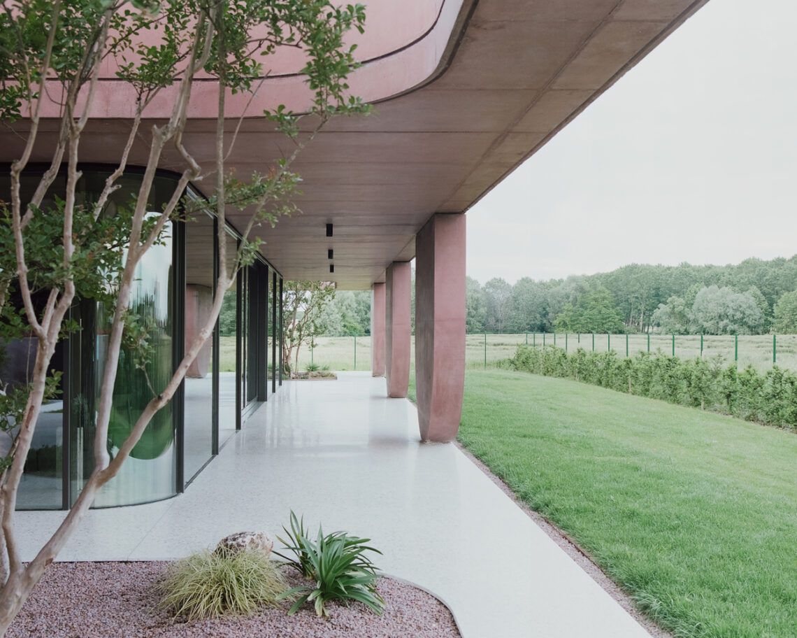 House with a Large Porch / MIDE architetti