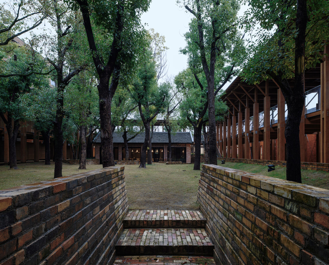 Jingyang camphor court / vector architects