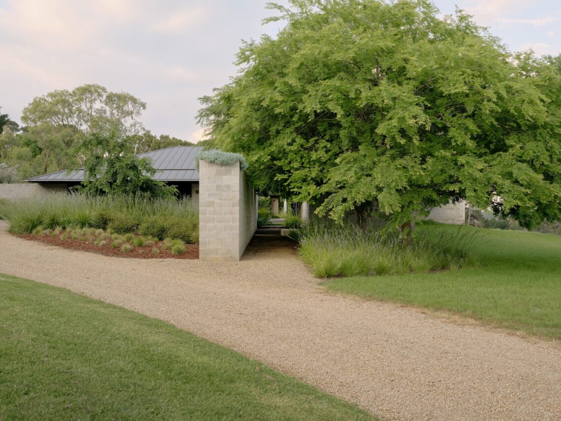 Merricks Farmhouse / Michael Lumby Architecture + Nielsen Jenkins