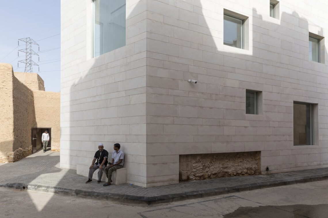 Shamalat cultural center / syn architects