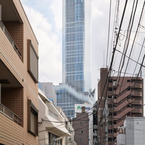 Tokyu kabukicho tower / yuko nagayama & associates + kume sekkei co. + tokyu architects & engineers