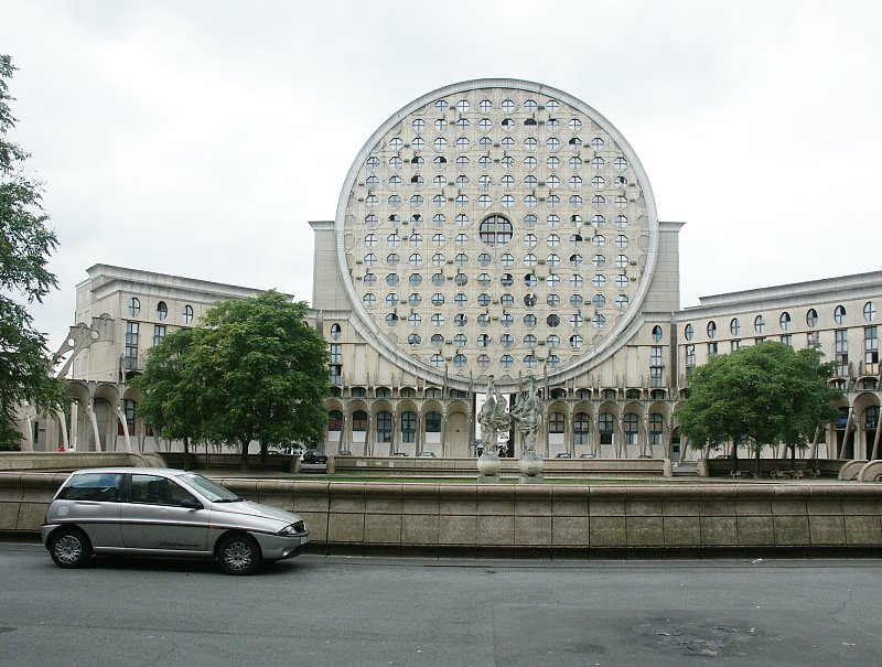 Les arènes de picasso: collective social housing