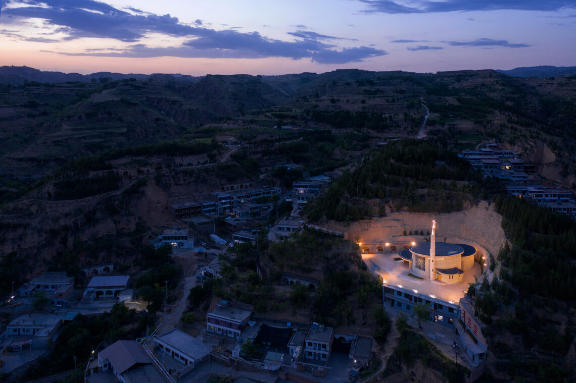 Liulin catholic church / leeko studio