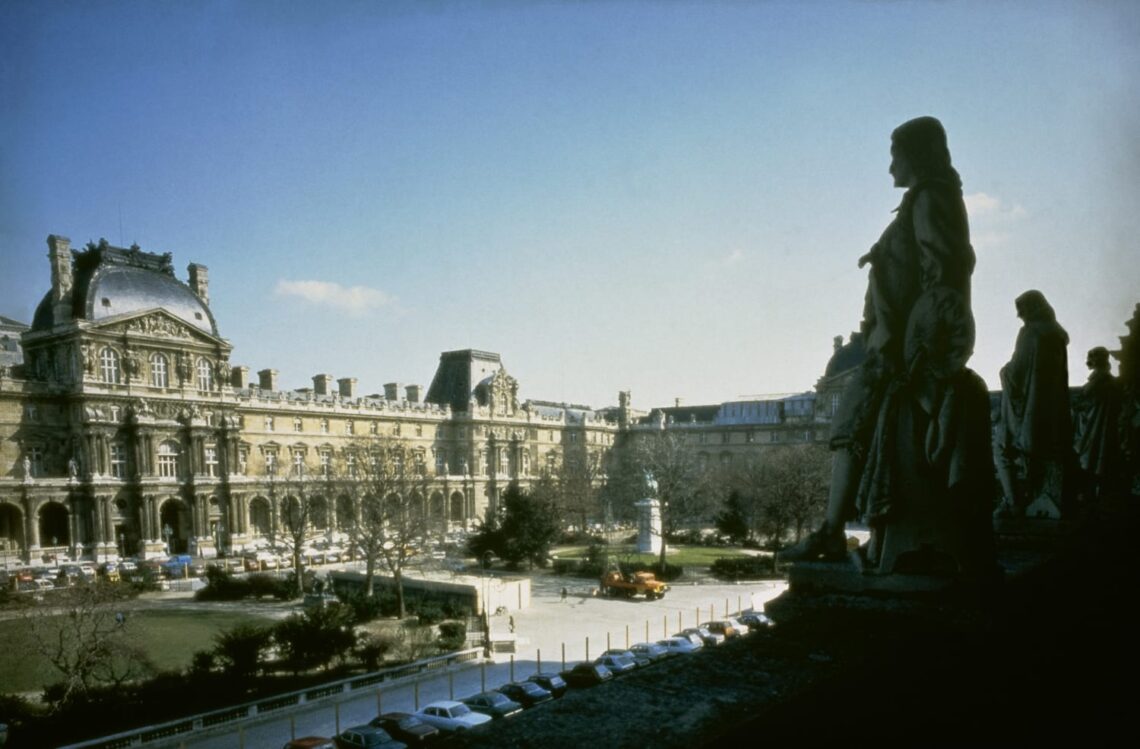 Cour napoleon before renovations, 1984, louvre museum - © epgl collection