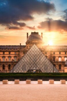 The Louvre Pyramid / I.M.Pei | Classics On Architecture Lab ...