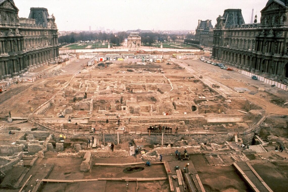 Excavations at cour napoleon, december 1985, louvre museum - © epgl collection, patrice astier