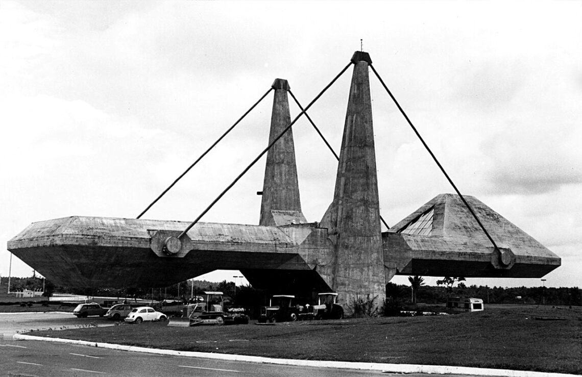 Exhibition center of the administrative center of bahia, bahia, brazil, 1974, by joão filgueiras lima - © arcoweb. Com. Br