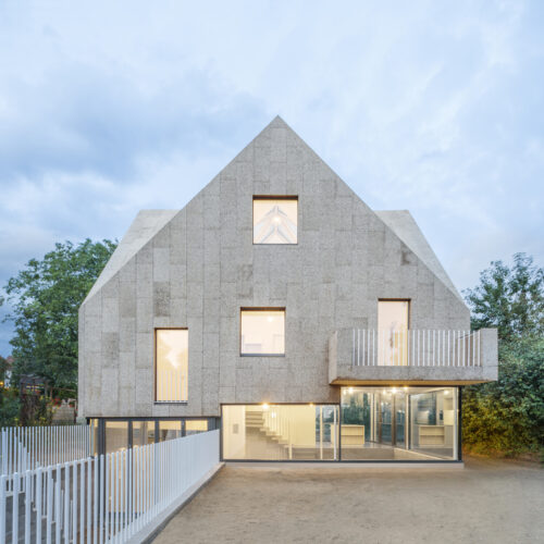 Cork screw house / rundzwei architekten