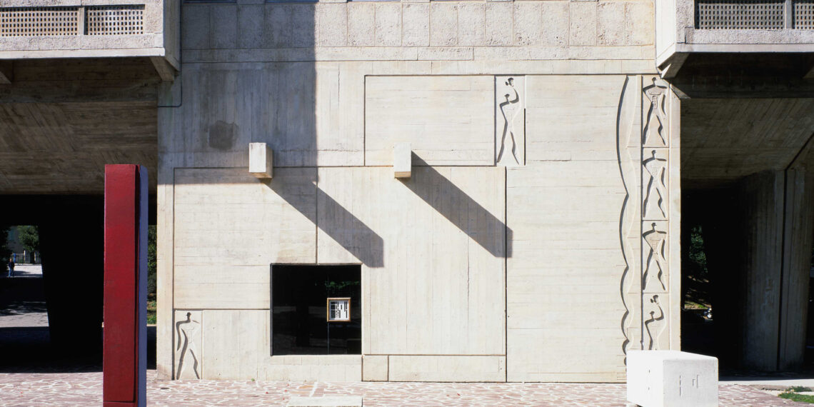 Modulor on the walls of the marseille housing unit © le corbusier foundation/adagp