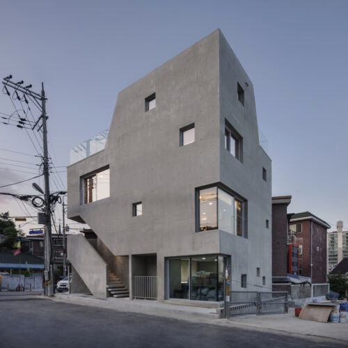 Slit house / architects h2l