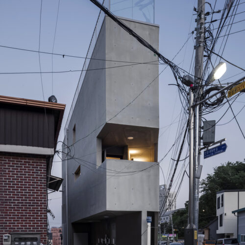 Slit house / architects h2l