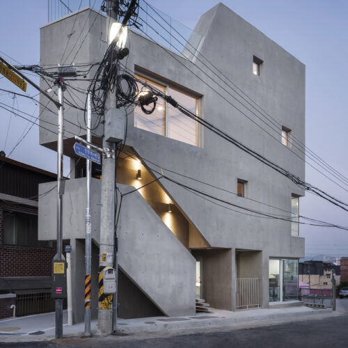 Slit house / architects h2l