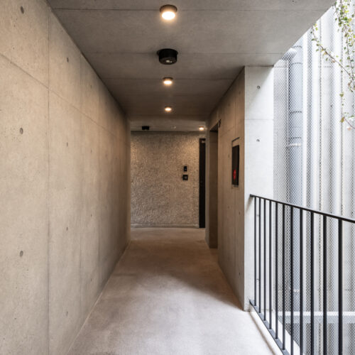 Aube toranomon residential building / ethnos