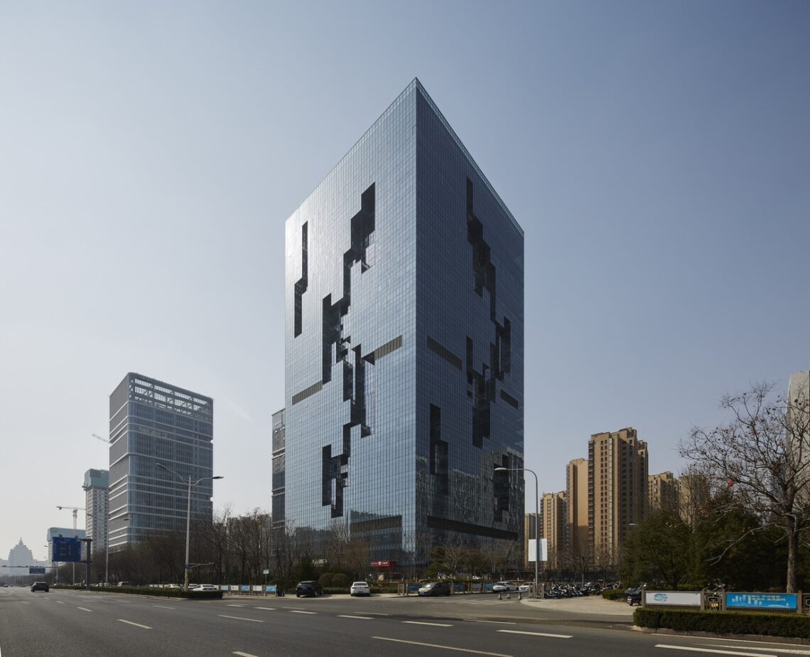 Crystal office building / sako architects