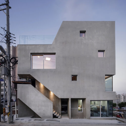 Slit house / architects h2l