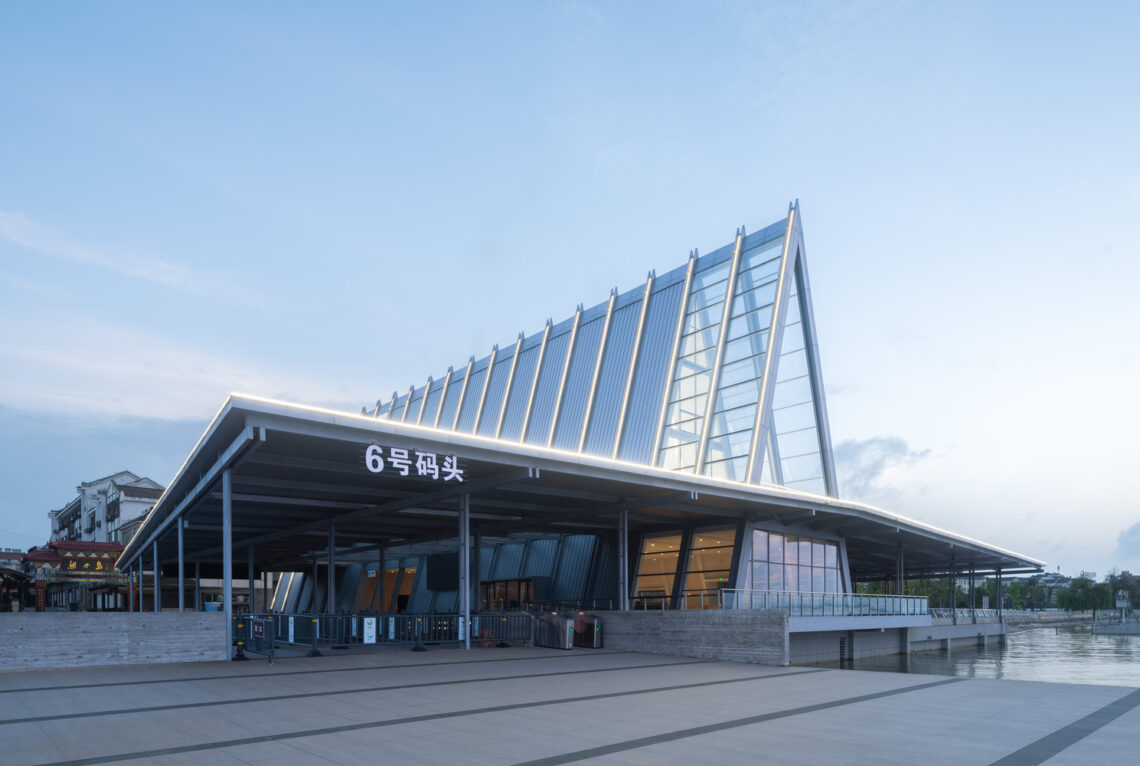 Liangzi island off-island pier / uao design