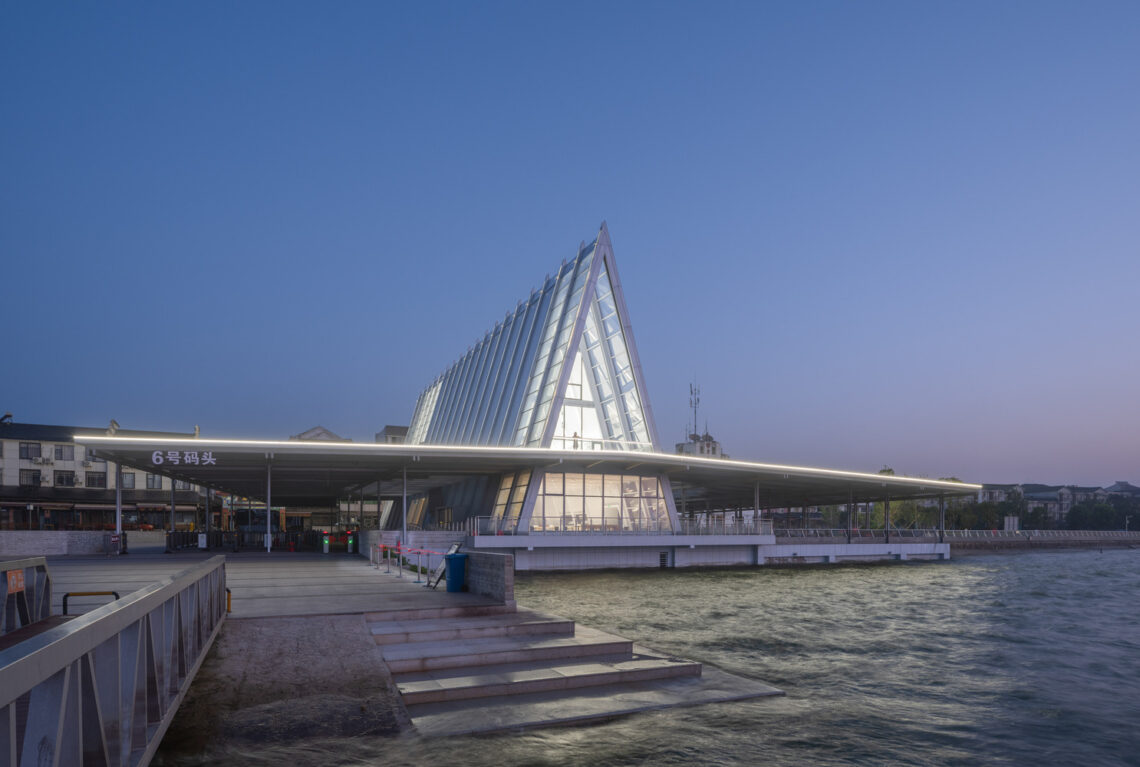 Liangzi island off-island pier / uao design