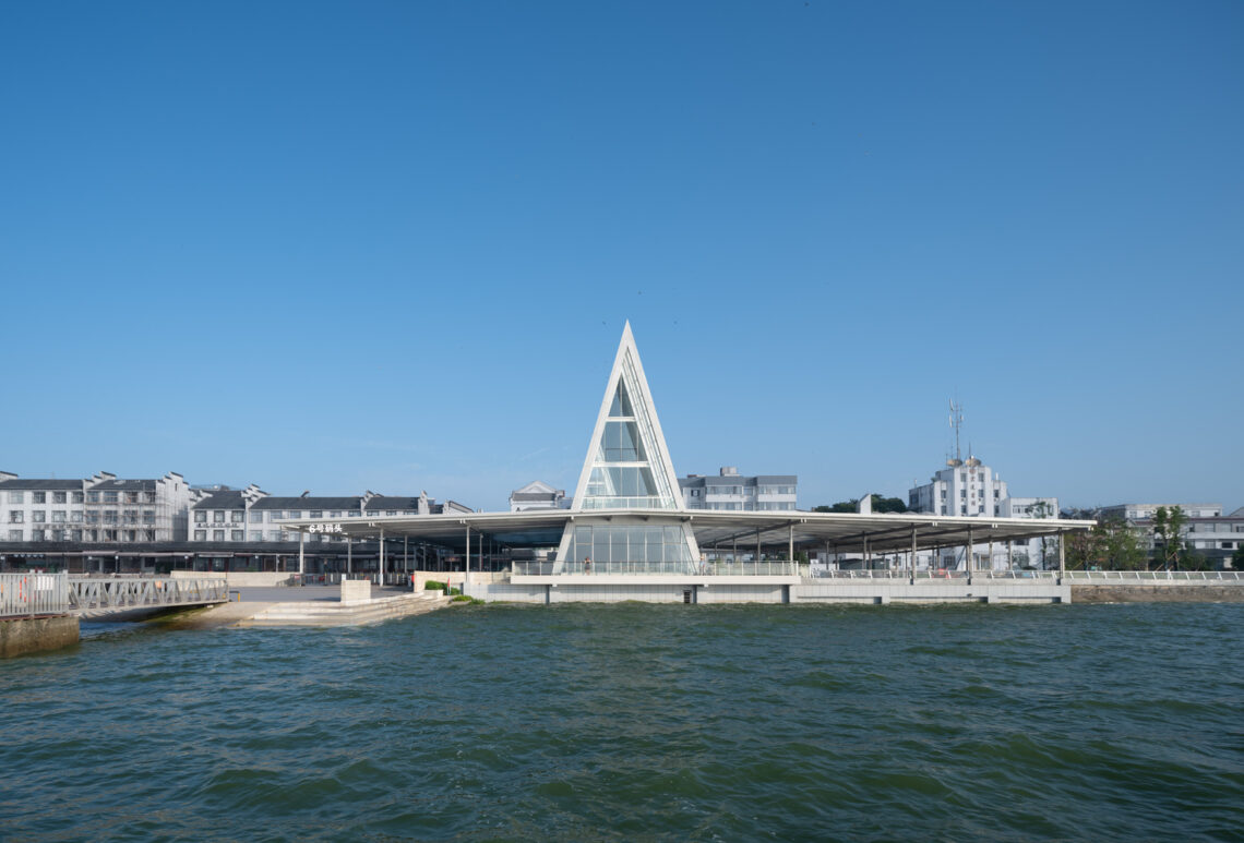 Liangzi island off-island pier / uao design