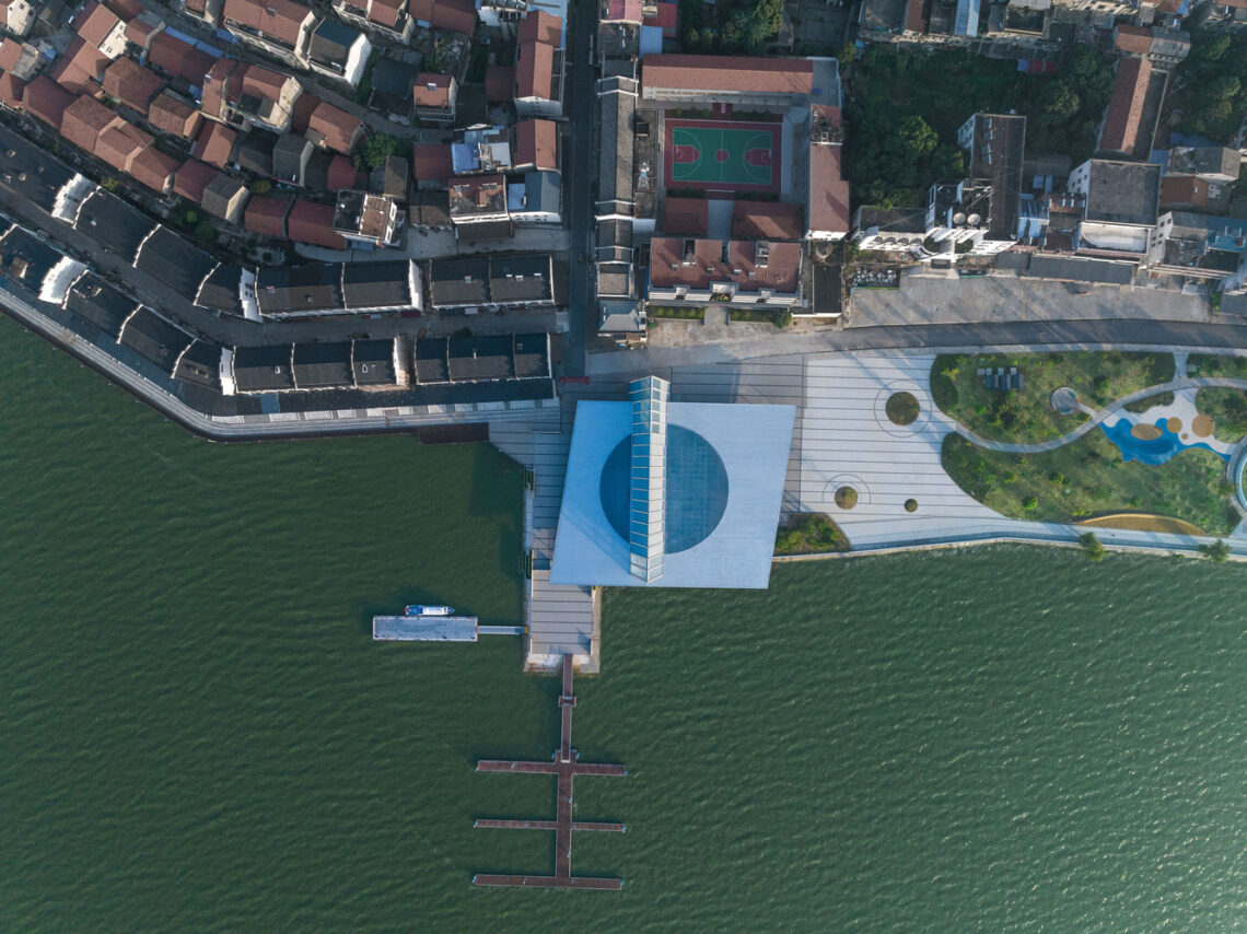 Liangzi island off-island pier / uao design