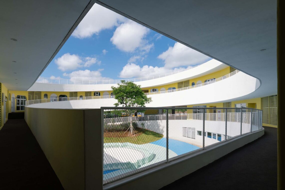 Haikou jiangdong huandao experimental school / tao (trace architecture office)