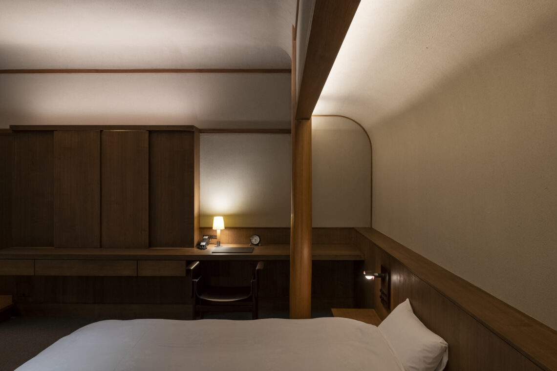 In the renovation plan for the 300-year-old japanese inn "mikiya," we preserved traditional japanese elements while incorporating rounded arched ceilings reminiscent of old western-style architecture. © hiroshi mizusaki